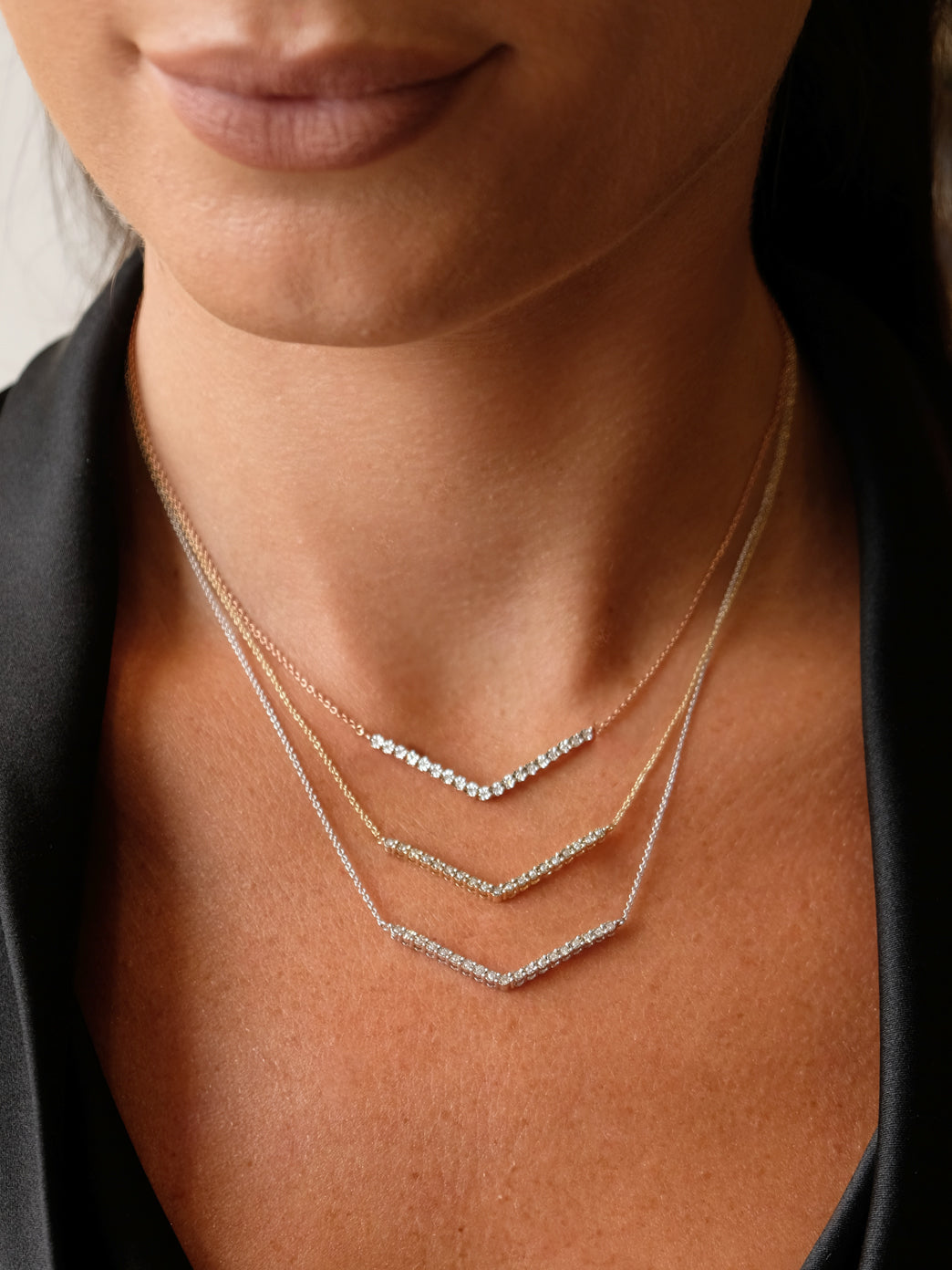 Fiorina Jewellery Diamond V Necklaces Model
