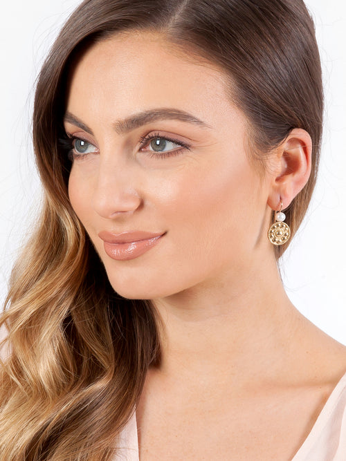 Fiorina Jewellery Gold Logo Earrings Model