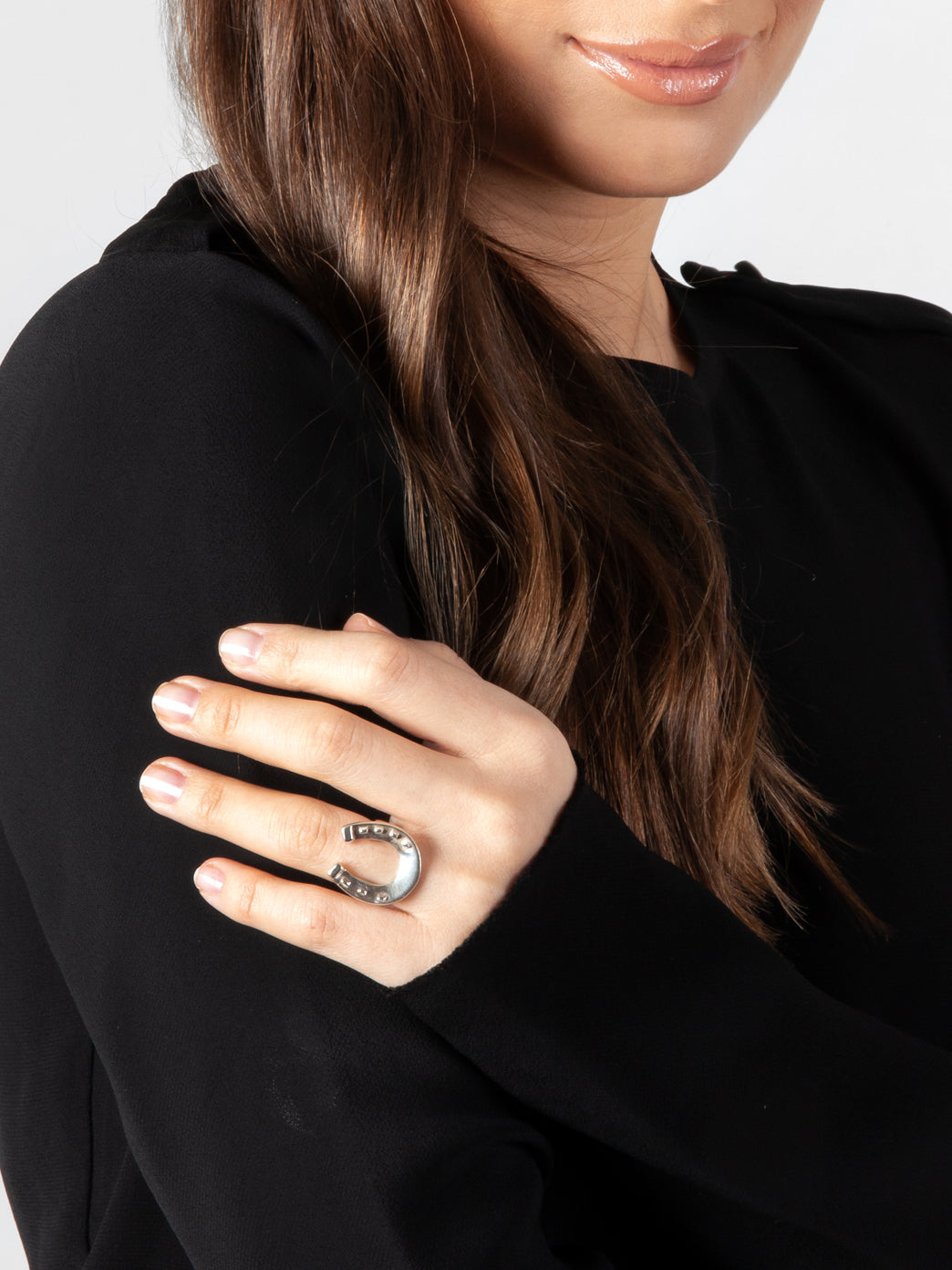 Fiorina Jewellery Small Horse Shoe Ring Model