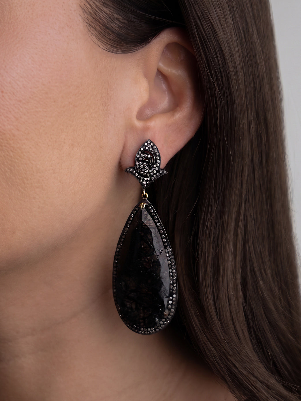 Moghul Earrings with Gold, Diamonds and Black Rutile
