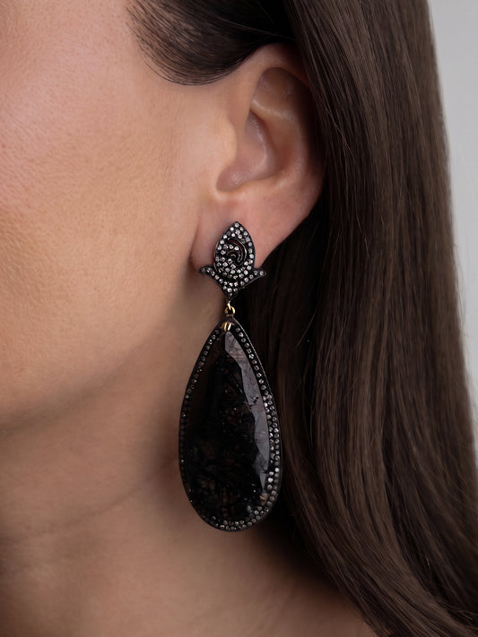 Moghul Earrings with Gold, Diamonds and Black Rutile