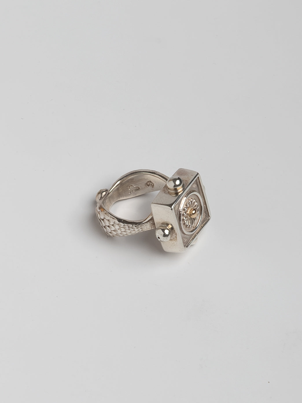 Fiorina Jewellery Box Column Ring Side View