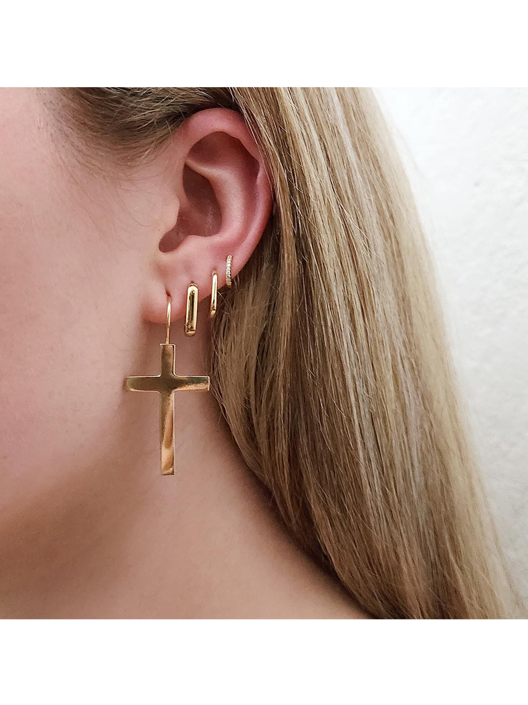 Fiorina Jewellery Gold Ally Earrings Model