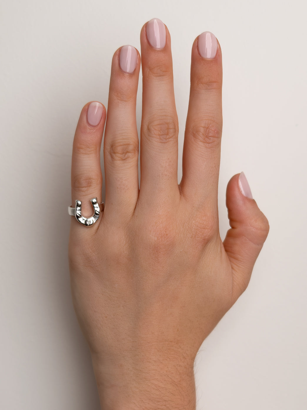 Fiorina Jewellery Horseshoe Pinkie Ring Model