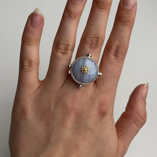 Fiorina Jewellery Round Fishband Ring Chalcedony Model Video