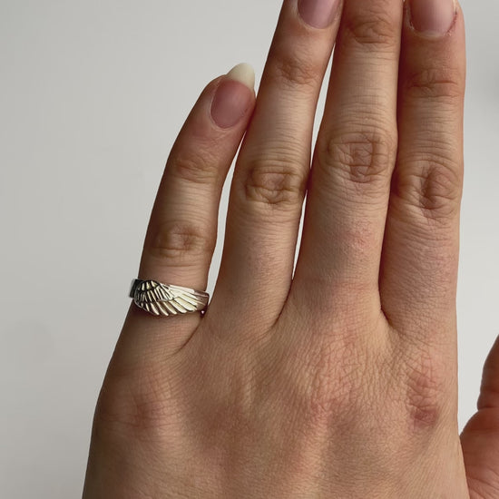 Fiorina Jewellery Tattoo Pinkie Ring Wing Model Video