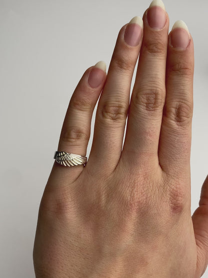 Fiorina Jewellery Tattoo Pinkie Ring Wing Model Video