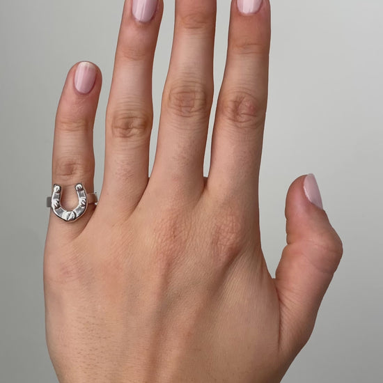 Fiorina Jewellery Horsehsoe Pinkie Ring MOdel