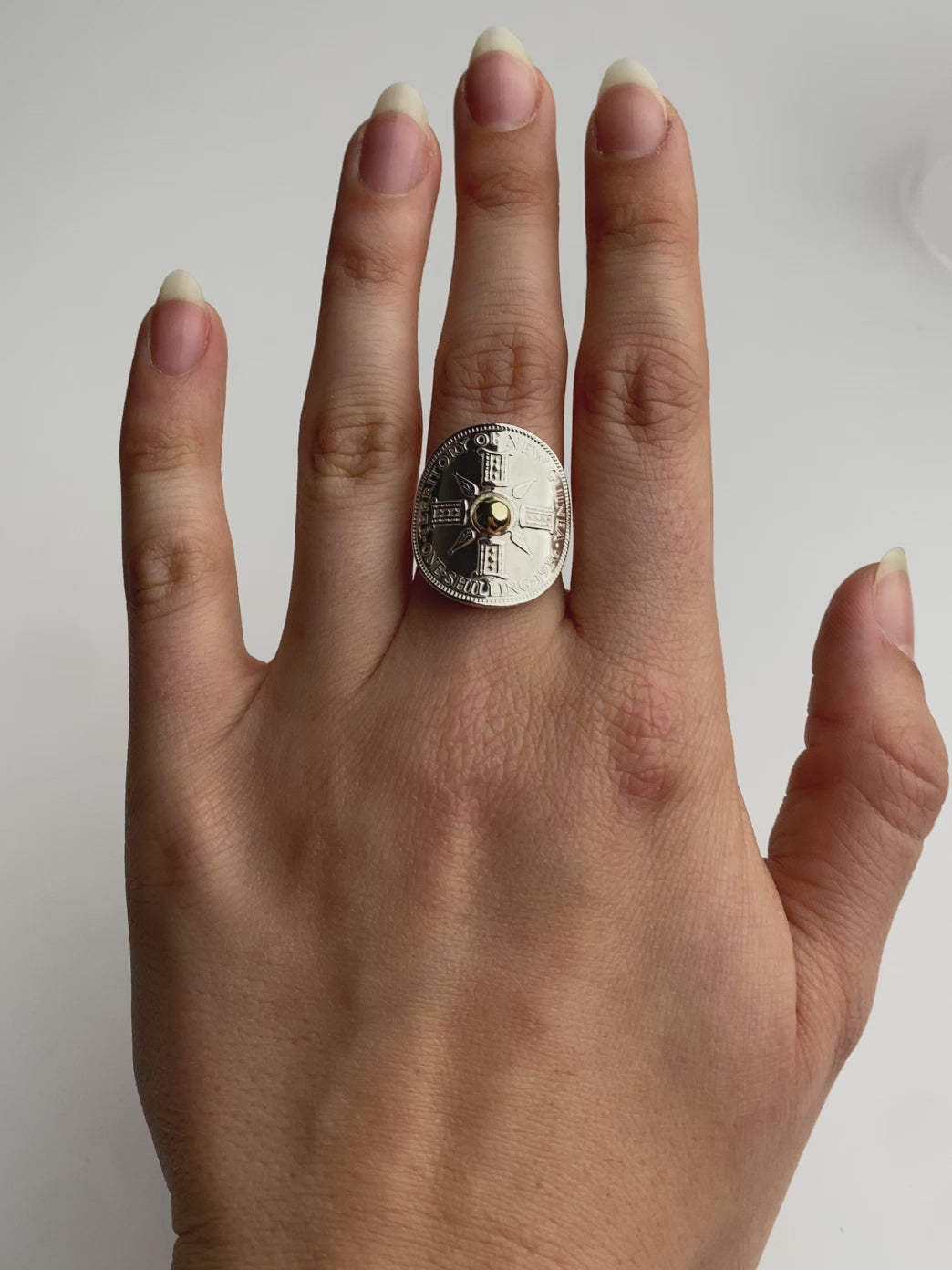 Fiorina Jewellery Bent Png Ring Model Video