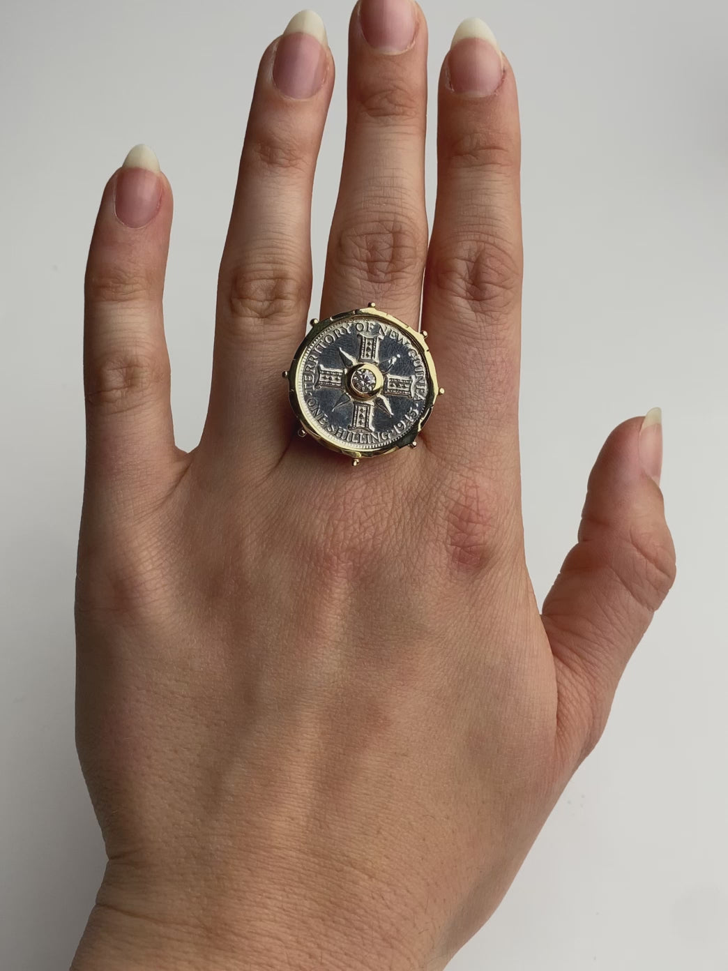 Fiorina Jewellery Jewel Gem Ring White Sapphire Model Video