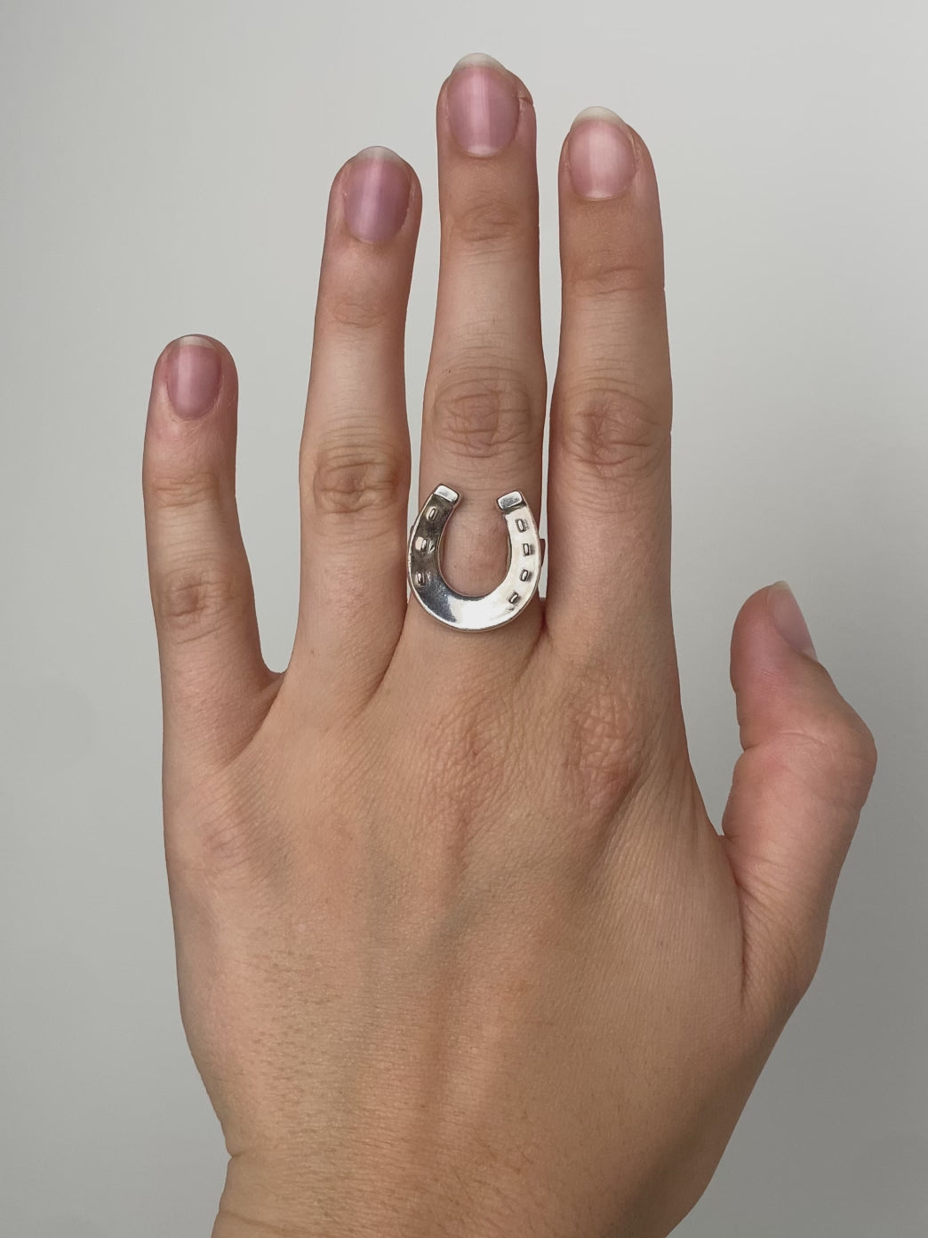 Fiorina Jewellery Horseshoe Ring Model