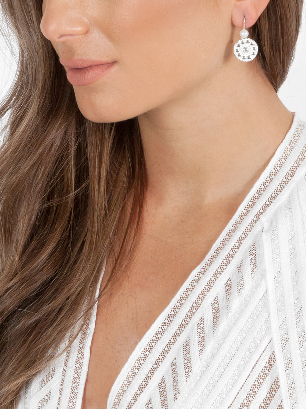 Fiorina Jewellery Logo Earrings Pearl Highlights Model