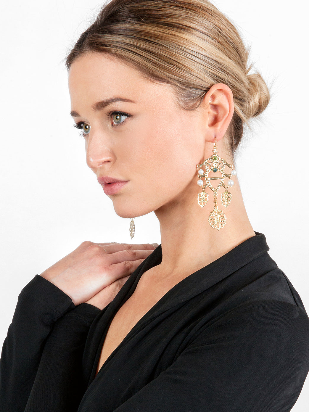 Fiorina Jewellery Gold Folklore Earrings Model