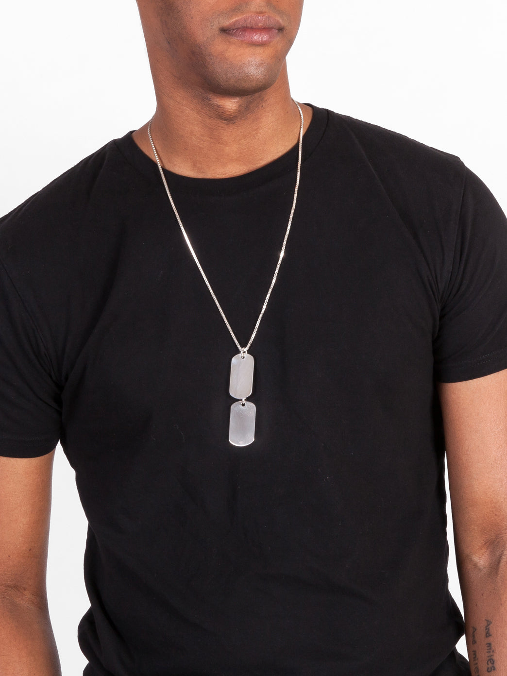 Fiorina Jewellery Mens Dog Tags Model