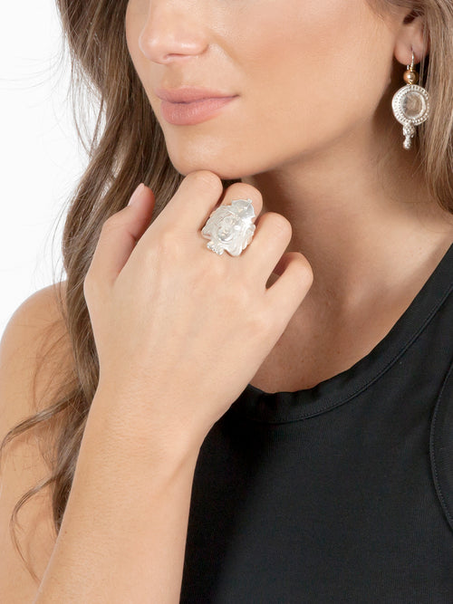 Fiorina Jewellery Leone Bent Shield Ring Model